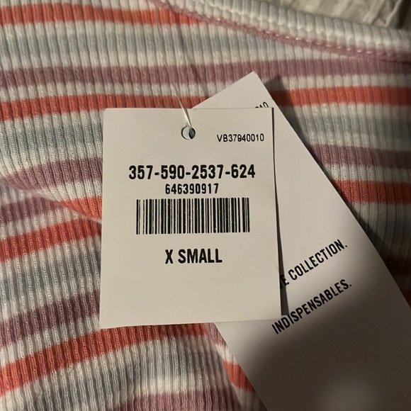 Hollister cherry long sleeve shirt - Picture 4 of 4